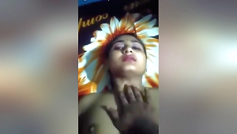 Indian babe in various poses showing her sexy body