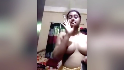 Sexy hot amateur brunette babe shows her natural body on webcam
