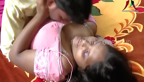 Amateur indian brunette with an attractive body and a nice dress
