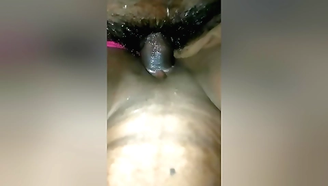 Indian babe with a lovely body gives a nice blowjob