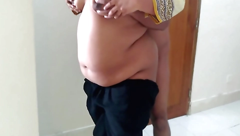 Big booty milf in a hot amateur big ass porn video