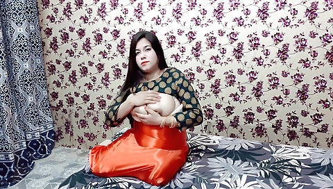 Bhabhi makes an amateur solo video with big tits 05d
