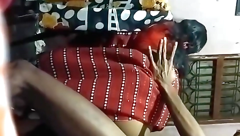 Amateur girlfriend bangs her neighbor in doggy style