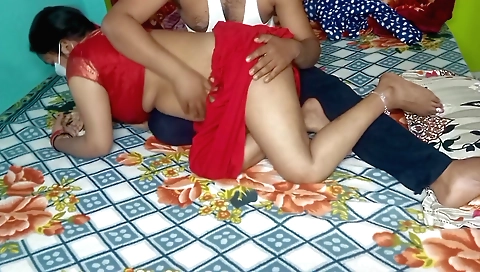 Indian amateur babe showing off her body in hd video