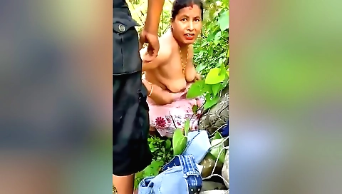Indian brunette caught fucking outdoors in the rain