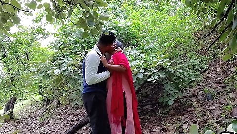Indian movie - hindi - my friends wife to the jungle