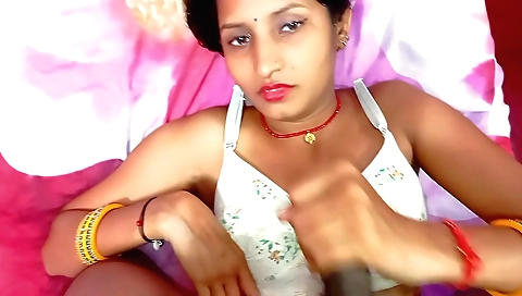 Indian babe shows off her hairy pussy in this video