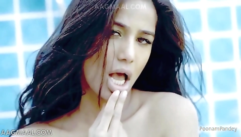 Poonam pandey gets naked and gets naked in the shower