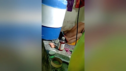 Indian slut is fucking a hot male in an amateur video