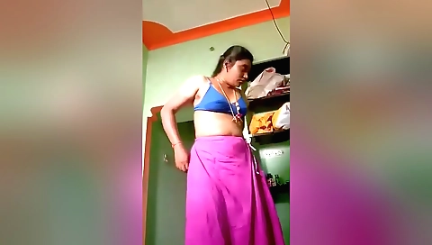Indian brunette gives a handjob and ends the video in a kiss