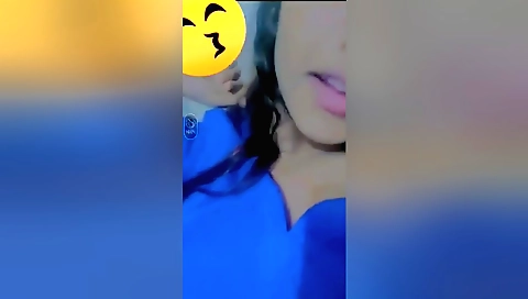 Busty Indian chick shows her sexy body in a solo video