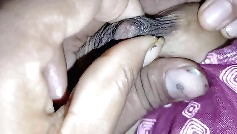 Indian babe sonali bhabhi gets fucked in her pussy
