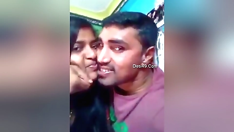 Indian brunette teen girl with a sexy ass in amateur video
