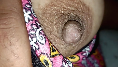 Indian girl takes it on her step-cousin bed in homemade sex