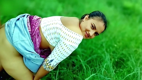 Indian girl enjoys early morning sex with her devar