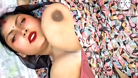 Indian desi video showing a chubhi with a large booty