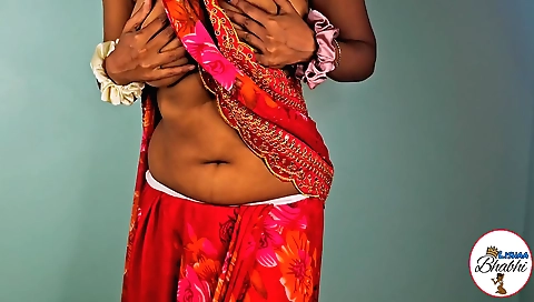Indian amateur naked dance video with a lovely babe