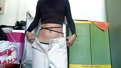 Solo female porn video 18+ with a brunette with a lovely body