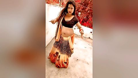 Indian amateur brunette fucked by a big guy in kitchen
