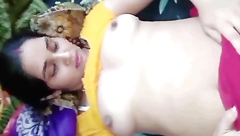 Indian chick with a hot ass is having sex with a man
