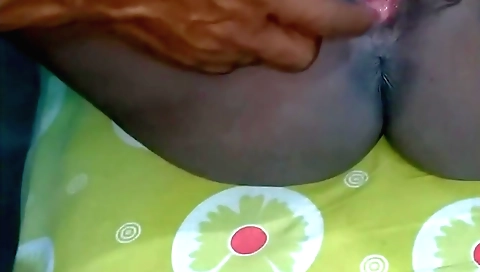 Indian guy fucks his girlfriend in POV in the amateur vid