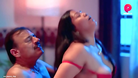 Smurfy hottie enjoys a hot blowjob in an amateur scene