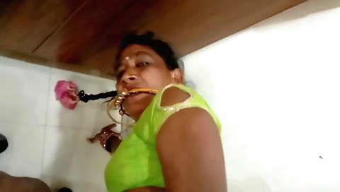 Indian chick in black blouse gets pinned and fucked