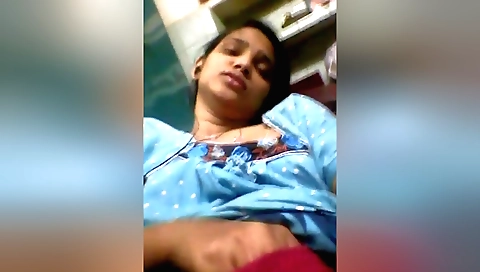 Beautiful amateur indian woman is masturbating on webcam