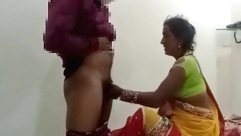 A gorgeous indian woman sucks and gets cumed on in amateur cam