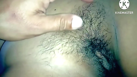 Indian chick masturbates in homemade hd video clip