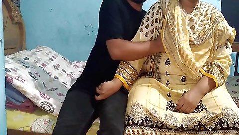 Chubby Pakistani hottie gets her ass fucked in amateur