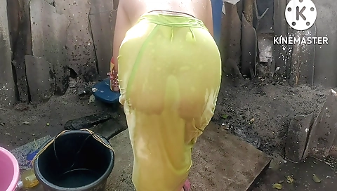 Indian solo female bathed in the toilet and fucked