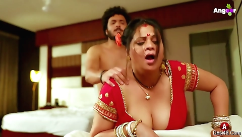 Firangi sapna takes off her dress to show off her body