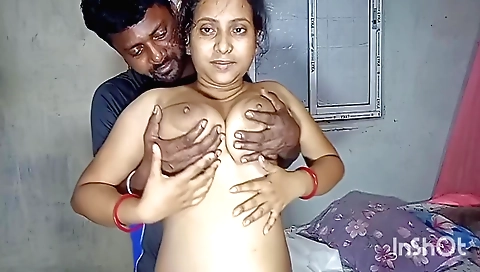 Indian teen fuck video showing her big tits on camera