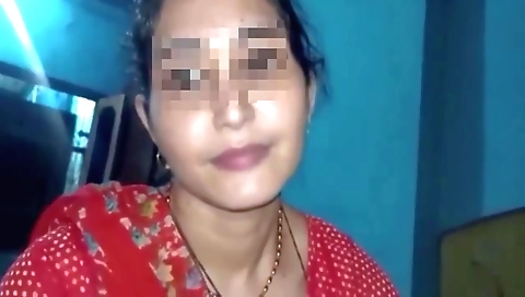 Indian babe in a sexy lingerie gets her pussy fucked