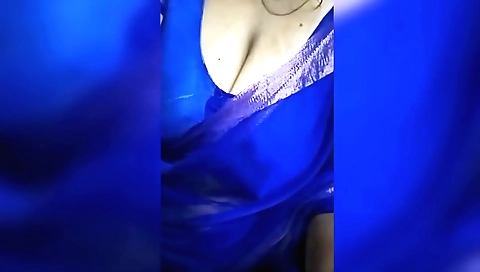 Indian amateur with big natural tits takes off her clothes