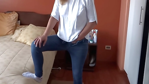 Indian solo female video showing her big cock in pussy