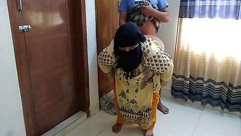 Indian babe 18+ with big boobs gets pounded by a guy