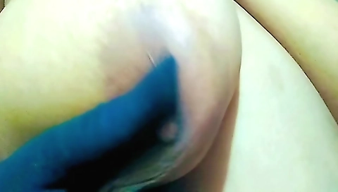 Amateur video shows sexy tits of a gorgeous brunette