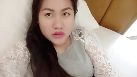 Indian amateur girl caught in the studio with lover