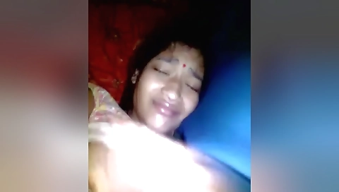 Indian girl with natural boobs is sharing her bed with her boyfriend
