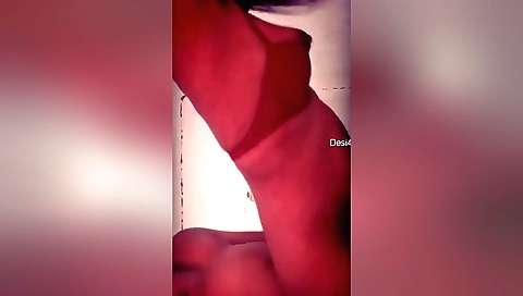 Indian girl masturbating on webcam in amateur video