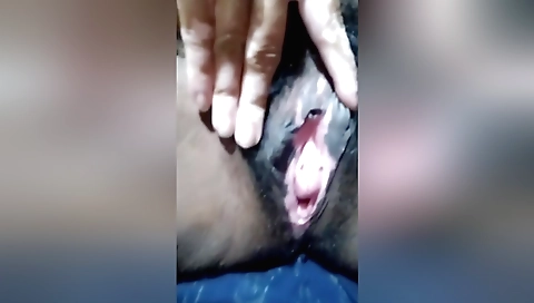 Sexy indian babe is playing with her clit in amateur porn