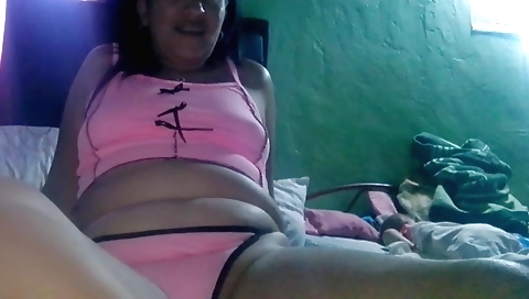 Indian babe masturbates on the floor in amateur solo