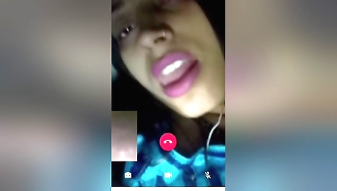 Indian webcam girl is showing off her body on video