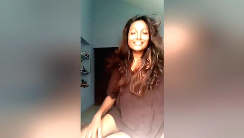 Indian slut enjoys sex with her horny guy on webcam