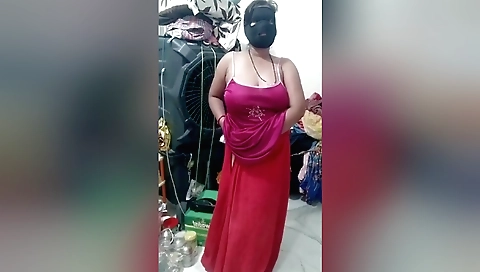 Solo hindi babe shows off her cute body and poses sexy