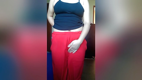 Amateur girl masturbates in hot solo amateur porn video