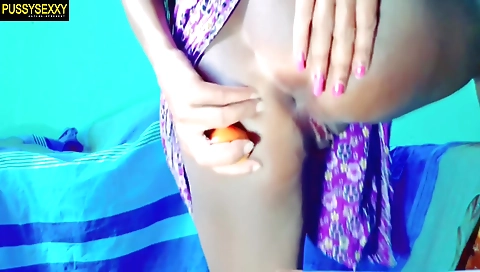 Indian solo pornstar playing with her ass in amateur
