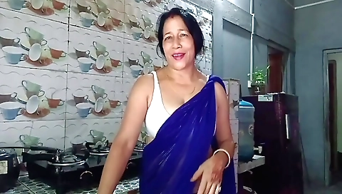 Indian milf loves to masturbate and do not forget to fuck